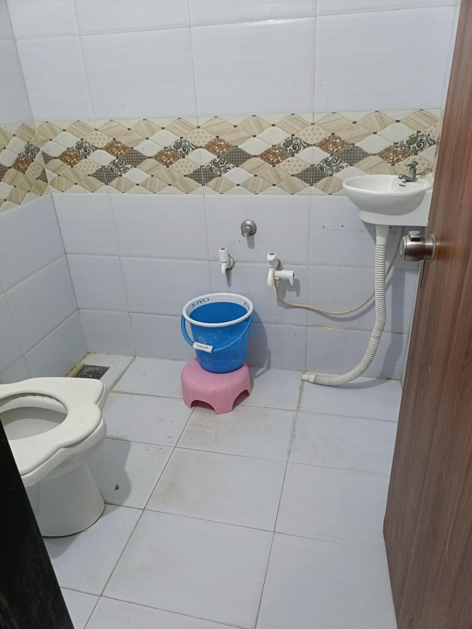 Hotel Mahalaxmi Dwārka Buitenkant foto