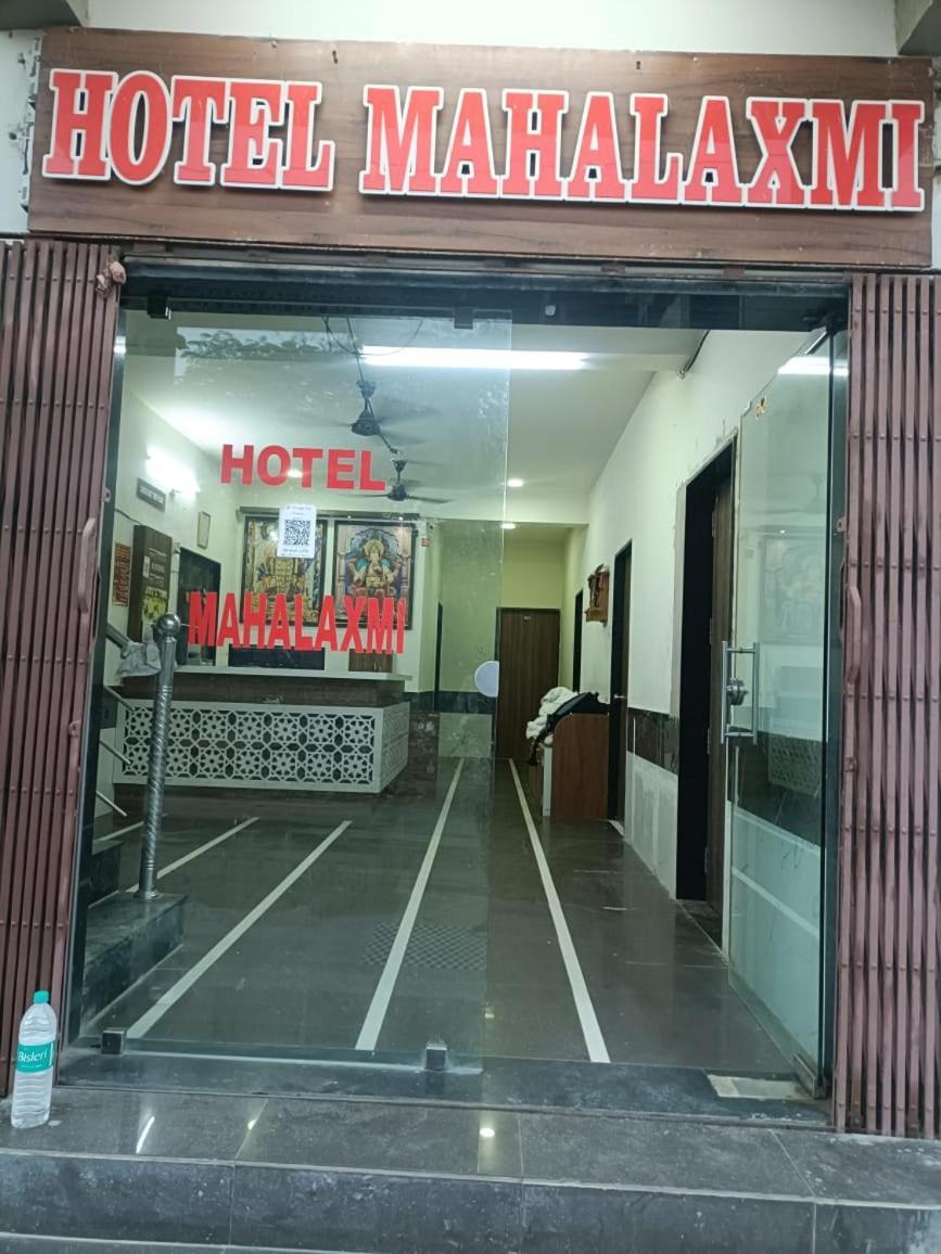 Hotel Mahalaxmi Dwārka Buitenkant foto